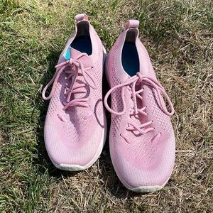 Native men’s size 7.5 trainers